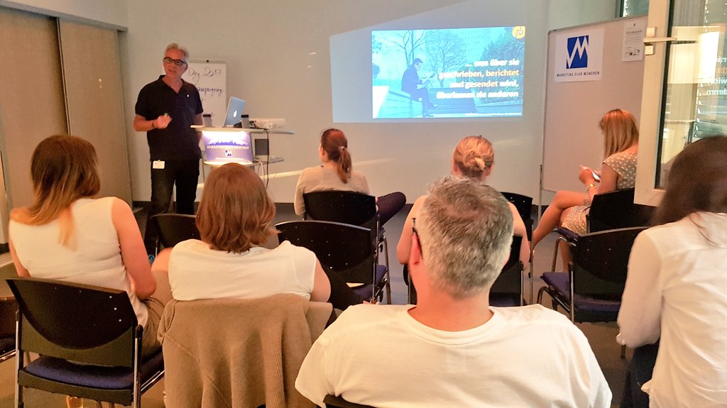 AKLohre's tweet photo. Bei uns im @mcmuenchen geht's nach dem Impulsvortrag nun mit Personal Branding in der Politik und @raifeleistung weiter #njd2017 https://t.co/i8uUjJVsIf