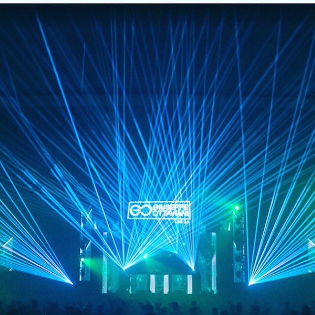 GOttaviani's tweet photo. #lasers #lasershow #fuckitsmonday https://t.co/wpSm5fJRro