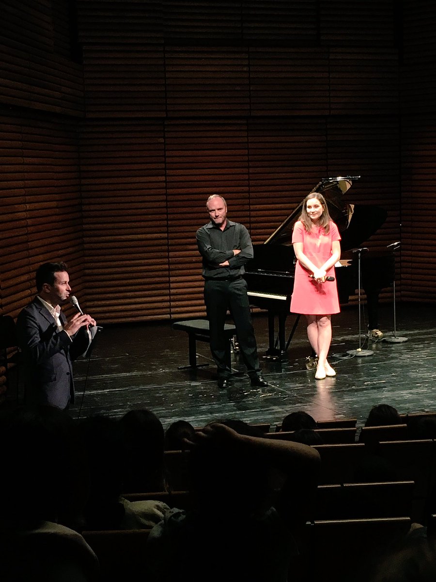 À la découverte du #classique en récital avec @ChiaraSkerath et <a href="/antoinepalloc/">Antoine Palloc</a> <a href="/operadeparis/">Opéra de Paris</a> bel enthousiasme des enfants! #soprano #opera 👌