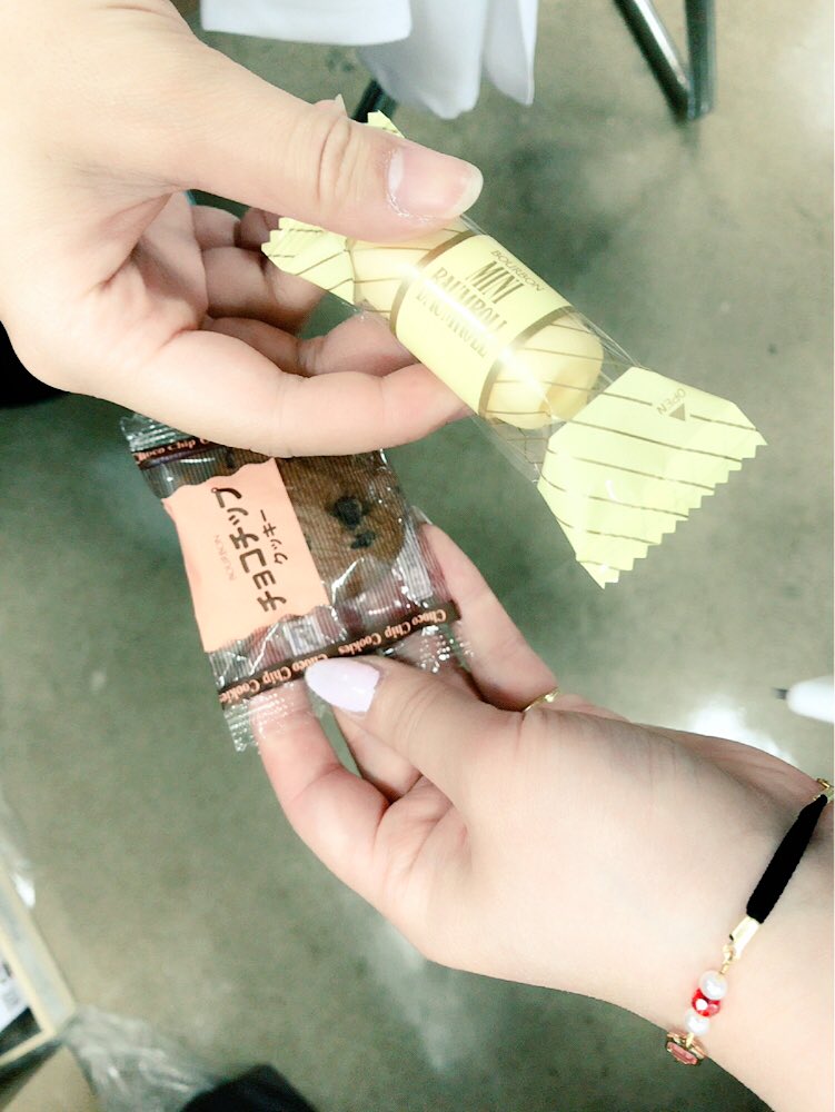 6_dolce_3's tweet photo. ″おでライin大分″お疲れ様でした！
今回はさくらちゃんに手伝って頂きましたwお越し頂いた皆様ありがとうございます♪差し入れのお菓子も美味しく頂きました。とっても楽しかったです(*^▽^*)
#とうらぶ手芸部  #文スト手芸部  #Bプロ手芸部  #おでライ  #おでライ大分 https://t.co/IYUY25yOpA