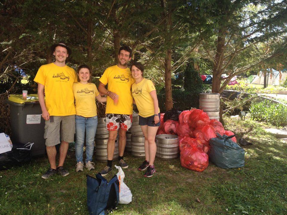 PikPik92's tweet photo. Nous étions présents au @99_festival du 10 au 11 juin, pour aider à la sensibilisation et au ramassage des déchets! #Festival #Déchets https://t.co/asg5U3vW6I