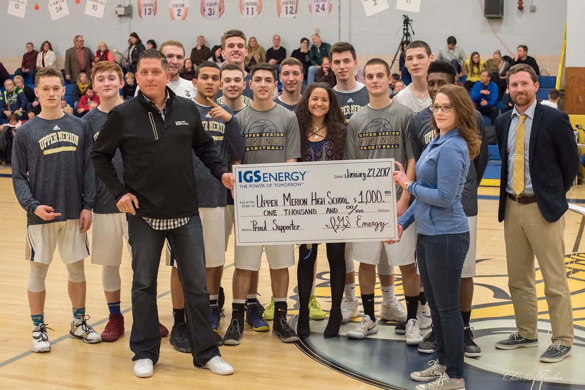 Congratulations &amp; Best of Luck to all our Seniors on Graduation Day 👨‍🎓🔷👩🏻‍🎓🔶#UMClassof2017 🙌🏽🎉