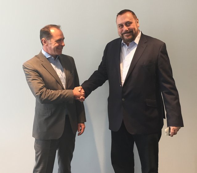Sharath_tg's tweet photo. #HPE’s VP Xavier Poisson has been recognized by Datacloud Europe as "Cloud Leader of 2017" for his work on #Cloud28 https://t.co/gIgfBWWn1L https://t.co/FoNWgCgQaU