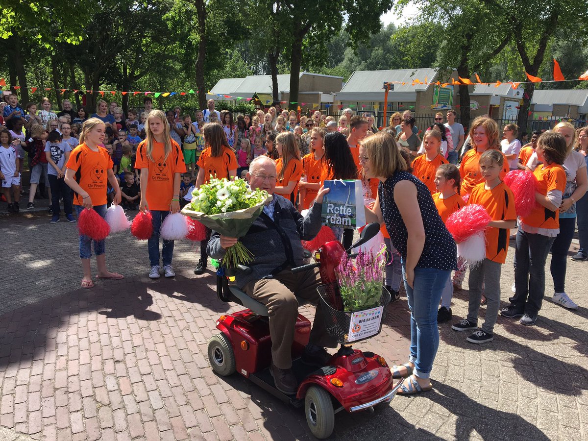 Hugo De Jonge On Twitter Erasmusspeld Voor Opa Helmstrijd Al 23 Jaar Helpt Hij Kinderen Van De Phoenix Op Rozenburg Veilig Over Te Steken Https T Co 6gqxjv8uff Https T Co Gm6jdesctv Hugo De Jonge On Twitter Erasmusspeld Voor Opa Helmstrijd Al 23 Jaar Helpt Hij Kinderen Van De Phoenix Op Rozenburg Veilig Over Te Steken Https T Co 6gqxjv8uff Https T Co Gm6jdesctv