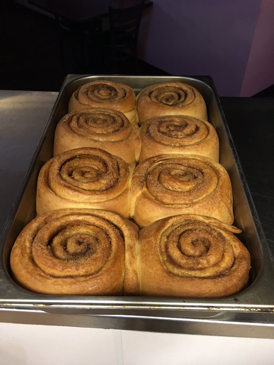 Brooksys1's tweet image. Fresh hot cinnamon rolls