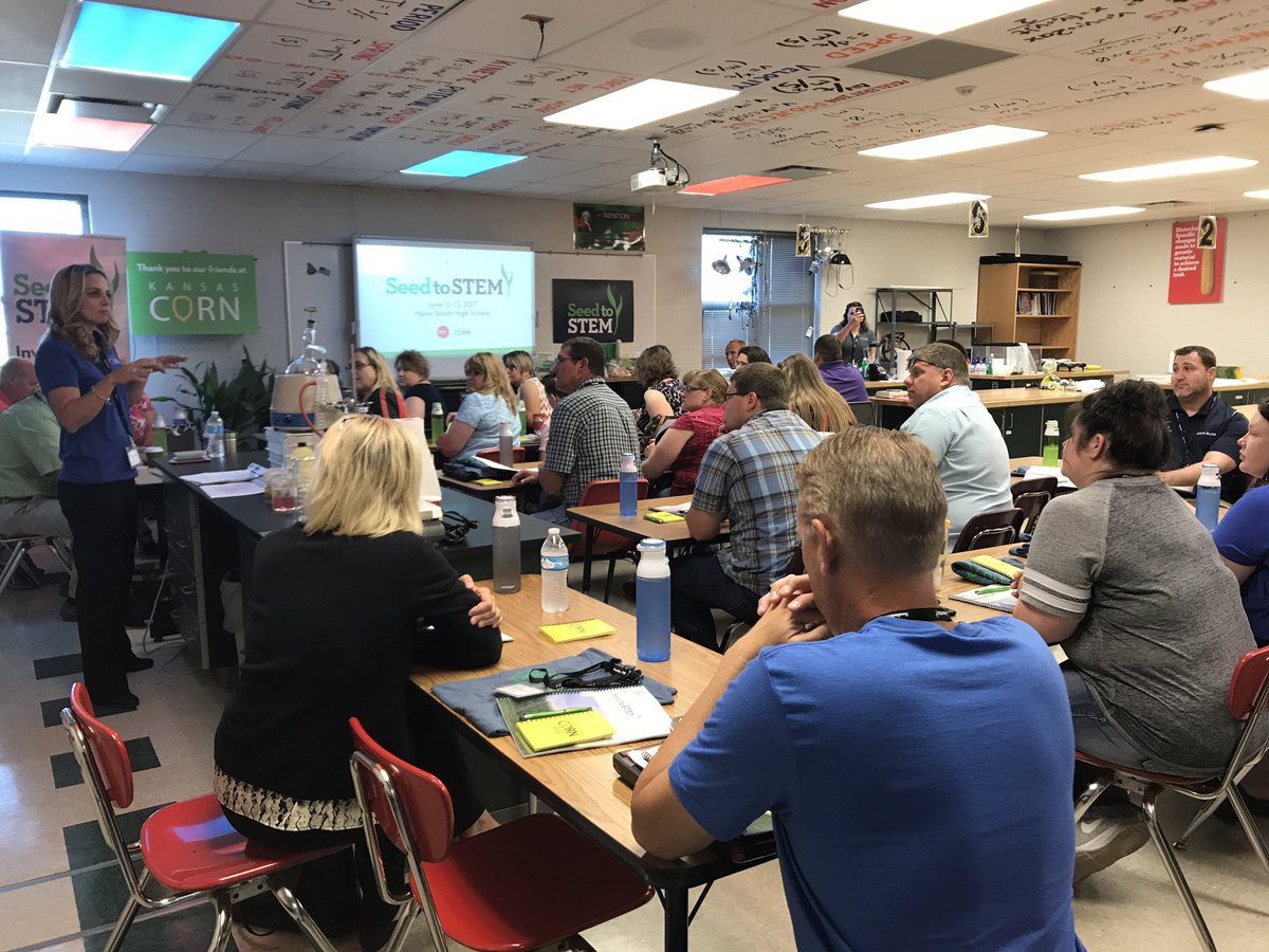 kansascornSTEM's tweet photo. Packed house for day one of #seed2stem2017 Wichita training! 34 Kansas teachers are ready to learn about biotechnology and ethanol! https://t.co/lS3JsHK4J4