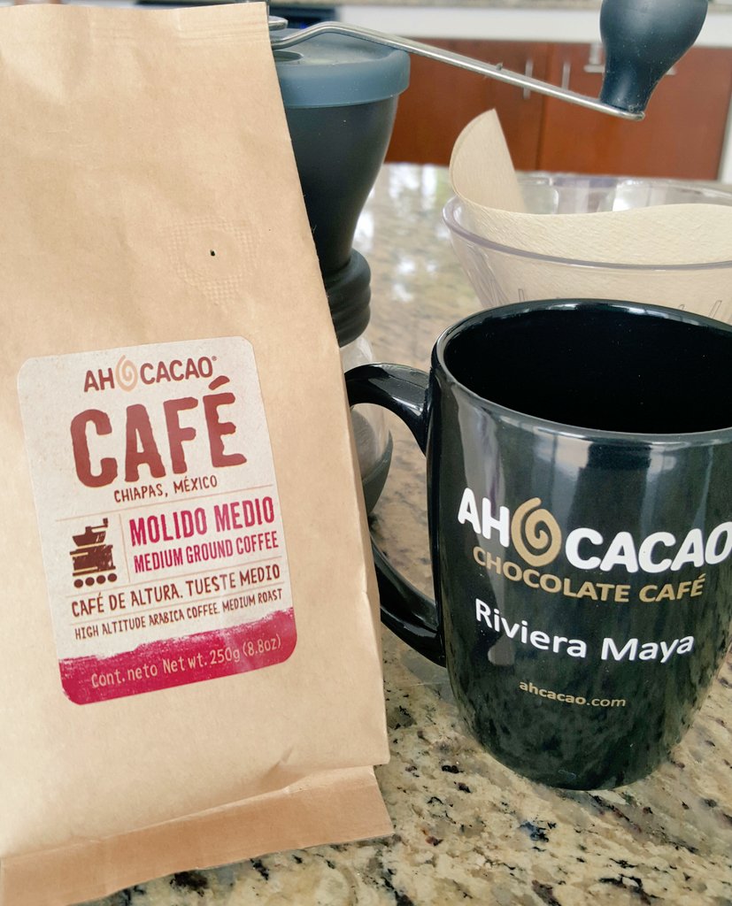 #café ☕ y a trabajar! Que este país no se va a hacer solo 😎 #lunes #excelentesemana #BuenLunes #RivieraMaya  #ilovecancun #orgullomexicano