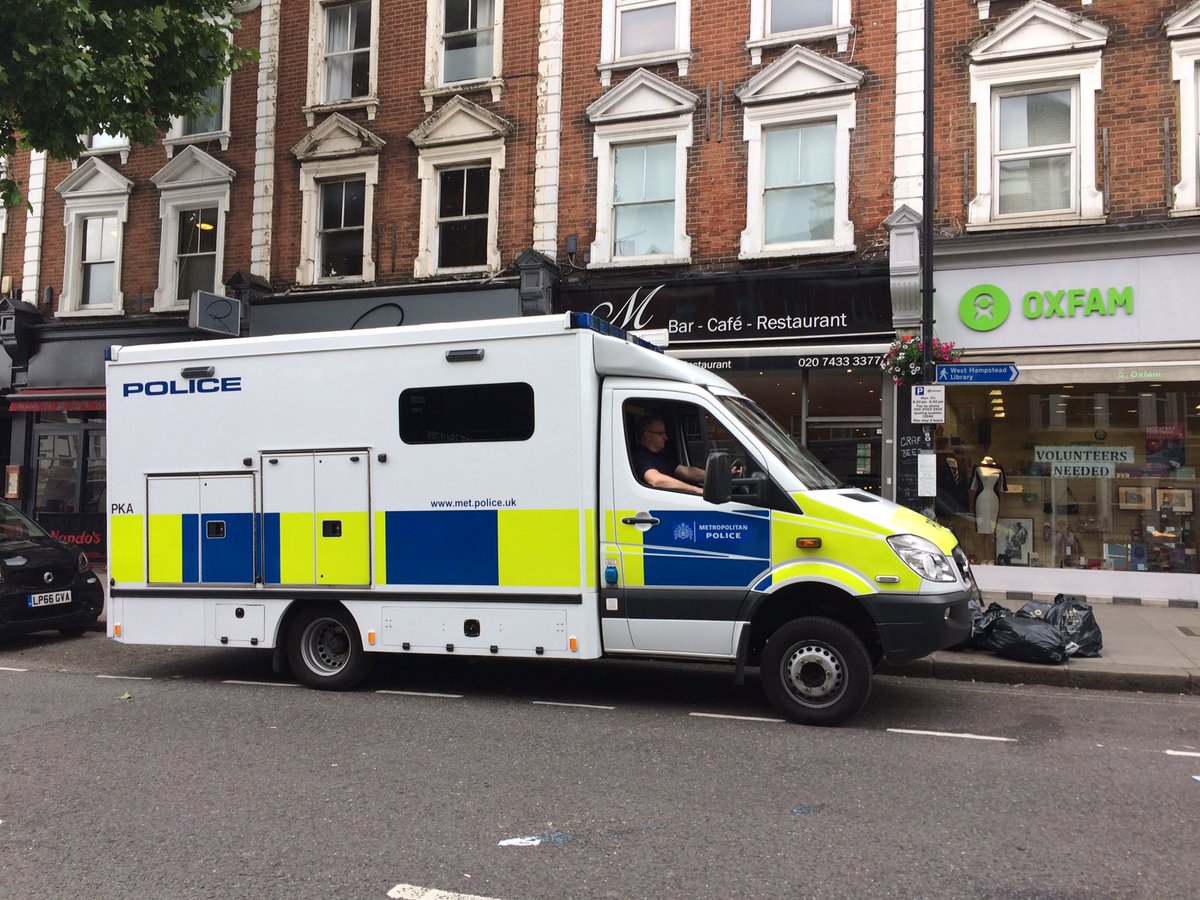 West End Lane closed by police after reports of a ‘very bad smell’ camdennewjournal.com/article/west-e…