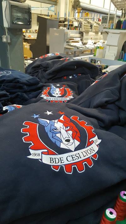 Bschool_fr's tweet photo. Une beau travail de broderie pour ce sweat du BDE CESI LYON ! @eicesi #sweat #bschool #bde #cesi #cesilyon #lyon https://t.co/zzXb9CcJXa