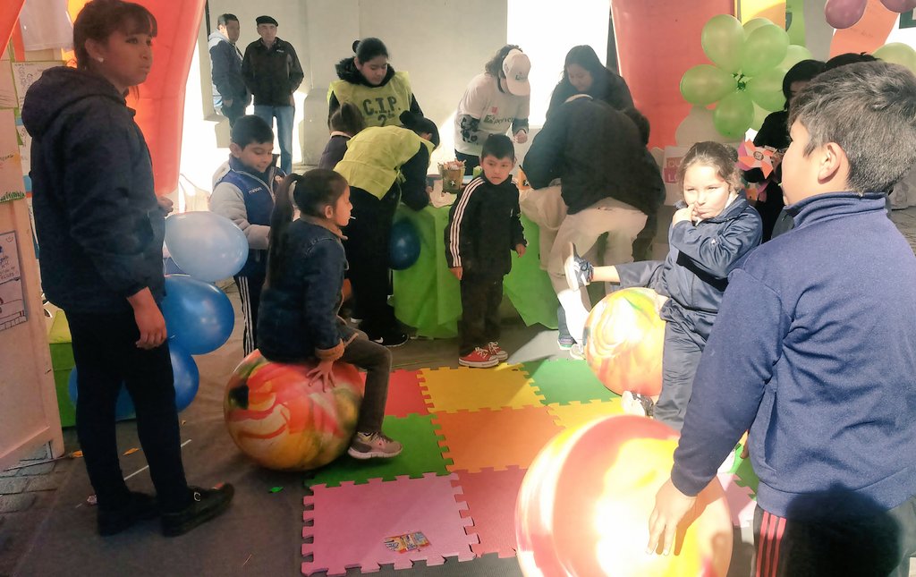 trabajosalta1's tweet photo. [AHORA] Niños de escuelas abiertas, participan de actividades recreativas en plaza 9 de julio en el #DiaMundialcontraeltrabajoinfantil https://t.co/AsRPTrQpYM