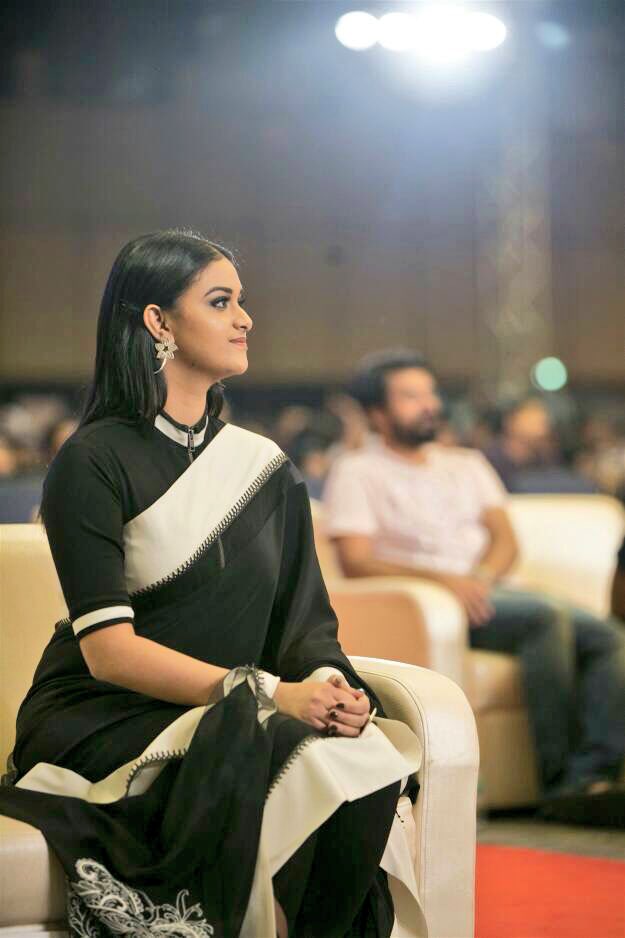 RisingKS's tweet photo. Beautiful 😍

@KeerthyOfficial #BGM2017 
#BehindwoodsGoldMedals2017 
New Pics 😍😍😍 https://t.co/hSMVHzQEMe