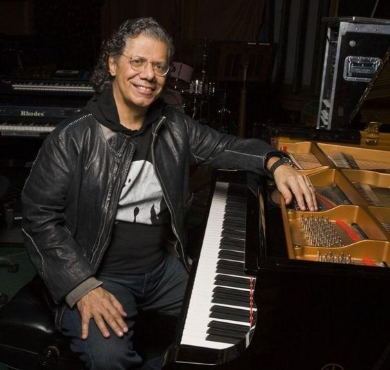 Happy birthday to keyboardist Chick Corea! 

Listen now:  