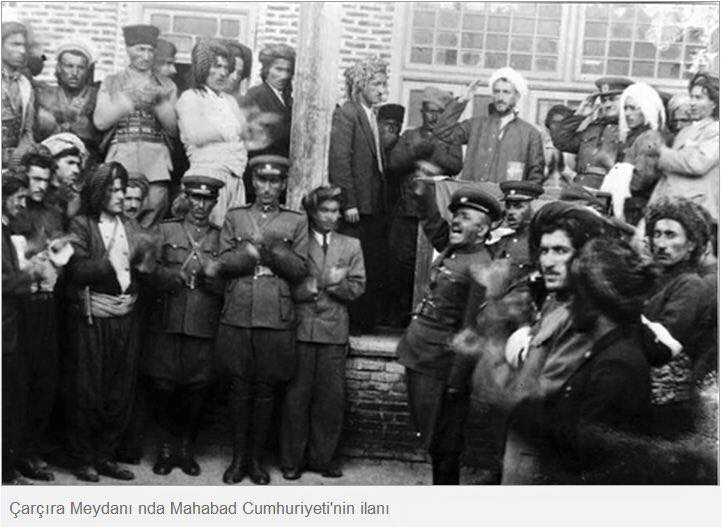 Ocak 1946, Çar Çıra Meydanı, Mahabad.. Mahabad Kürt Cumhuriyet'inin İlanı...