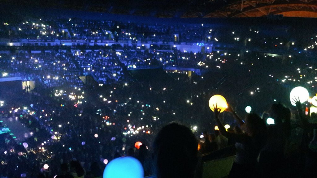 I'm just thinkin' bout you🎈@ArianaGrande  
#DangerousWomanTourPortugal #DWTLisbon