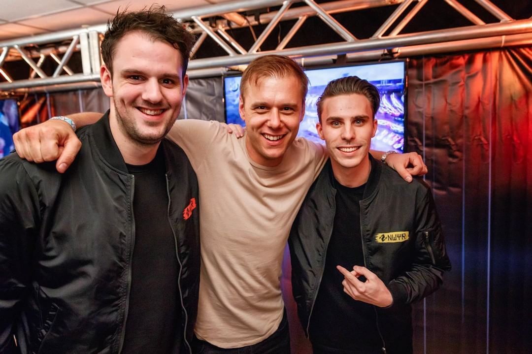 avbstuff's tweet photo. IG AvB: This week we had the honor to premier the new @itsnywr! What do you think of 'Voltage'? #ASOT817 https://t.co/UyiIMRo236