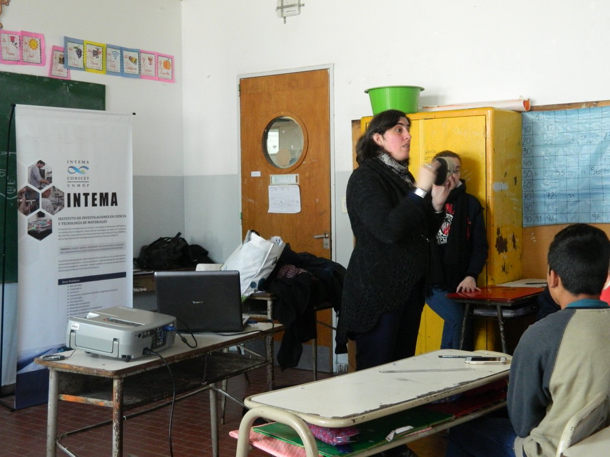 INTEMA_MDP's tweet photo. Charlas en la Escuela 204 y 214 en zona del Puerto de Mar del Plata https://t.co/Xq3fx7H23p