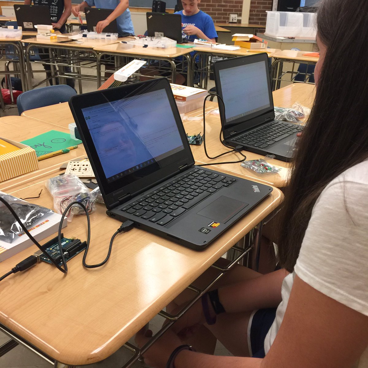 CCS_iSTEM's tweet image. @bufordengineers holding a coding camp - rising 8th graders learning @arduino to become student leaders for next year. #BEDA @UVA #USDOEi3