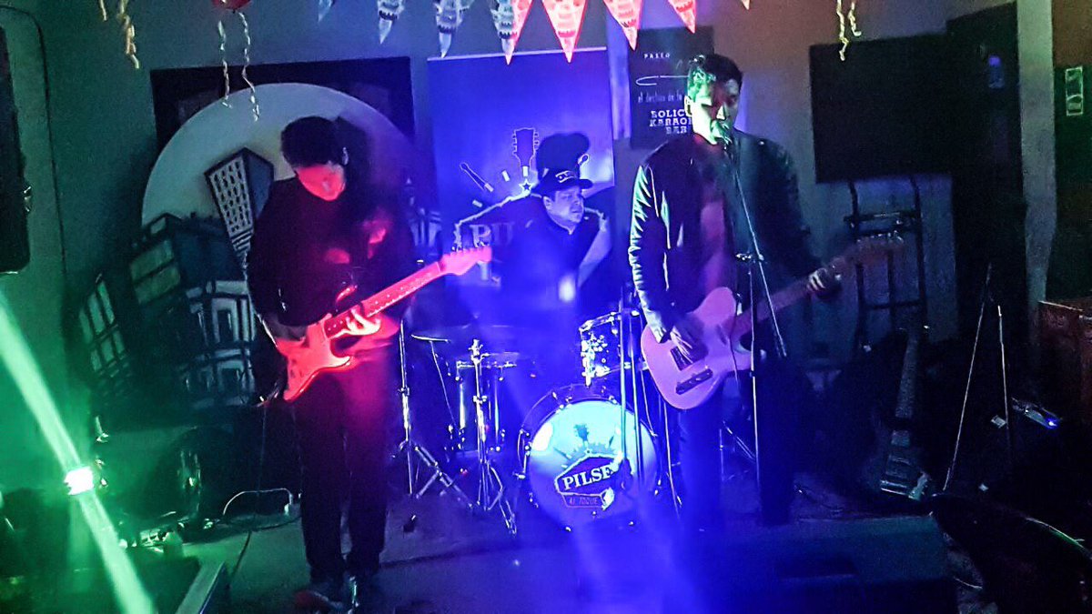 anerahmusic's tweet photo. En @paseopilgrims #Caacupe #City ☝️⛄️
Ph: @roquesilvero
#livemusic #concert #artist #VersosEnCodigos #pilsenaltoque #pop #rock #paraguay https://t.co/HoUOu7RV1j