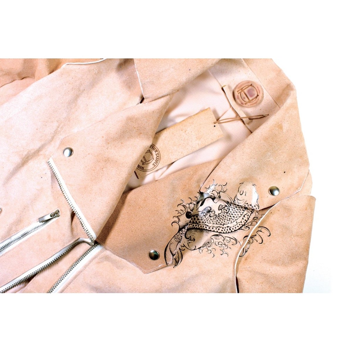 VOOMmag's tweet photo. Tina Gorjanc shocked with extravagant concept of turning Alexander McQueen’s DNA into human leather goods. https://t.co/8GCoY12V7V #fashion https://t.co/lh2TiM6Lwd