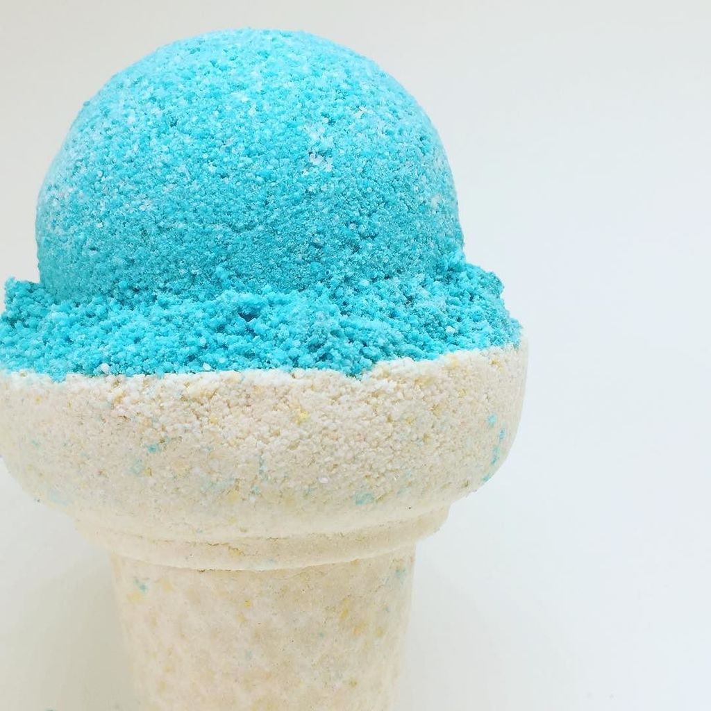 feelingsmitten's tweet photo. New this week! Berries ice cream cone bathbomb #bathbakery #heart #feelingsmitten #bathbomb #berries #icecream #ic⦠https://t.co/PQwJtQDqxw https://t.co/nBzVaruj8N