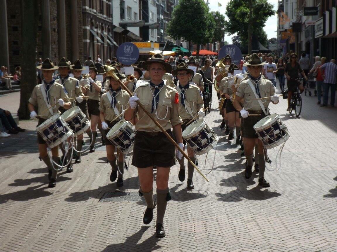 ArnhemBand's tweet photo. De zon scheen fel in Nijmegen, maar toch hebben we een goede streetparade gelopen in Nijmegen met het debuut van tamboer-maître Marte! https://t.co/inUAk5U8Cn
