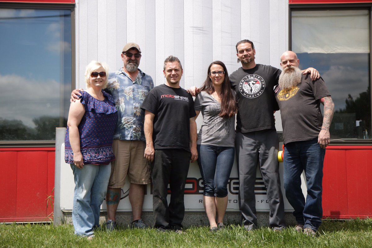 mobsteel's tweet photo. Newly weds stopping by! Congrats guys, glad you stopped by 👍 #mobsteel #WeddingBells #LongLiveDetroit https://t.co/46w6XFYGUs