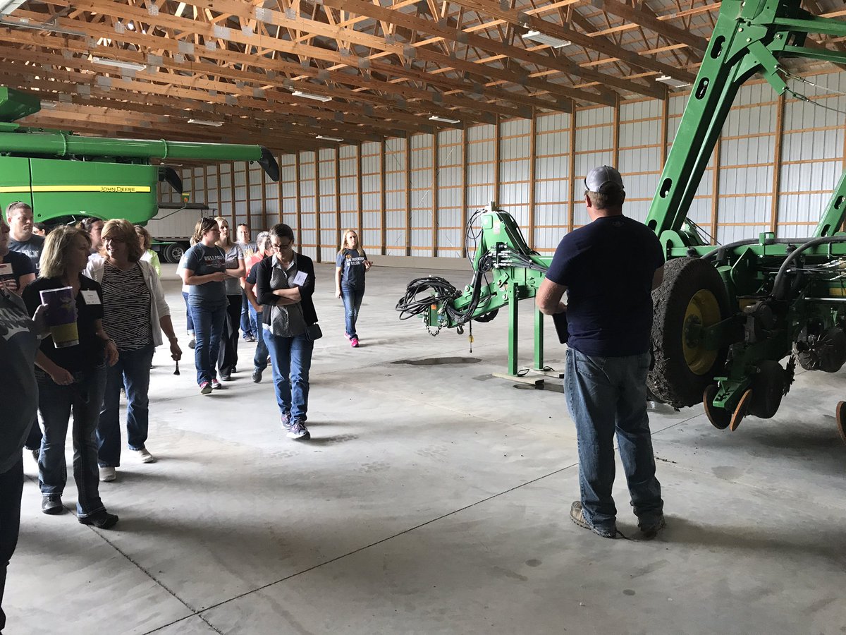 MelNelKeyes's tweet photo. Beyond the Book course participants learning about on-farm technologies from @taylornelson64 this morning @ Jackson, NE. #Farm2You #IAaitcPD https://t.co/fbL0ksXsI8