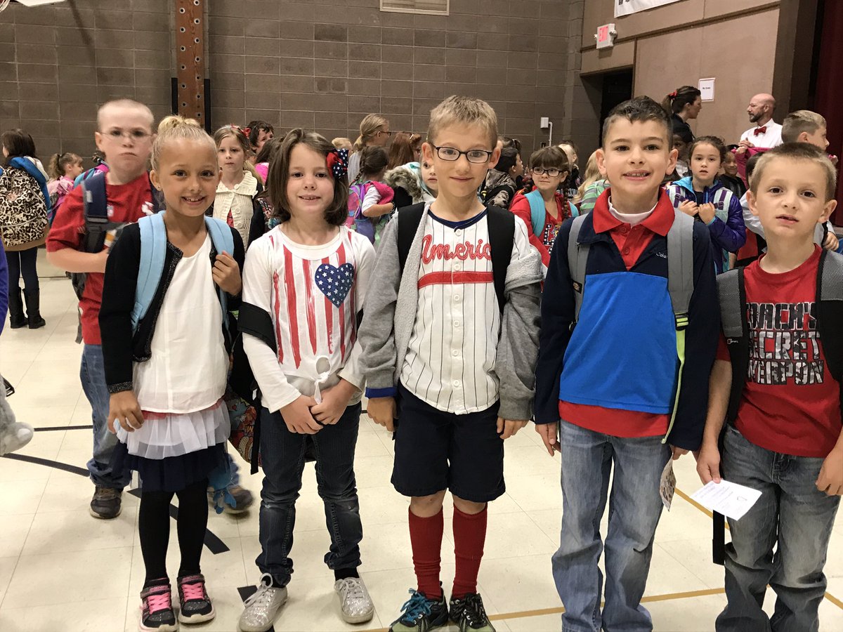 FVES_nobles's tweet photo. Celebrating Red, White, &amp; Blue day @ the Fort https://t.co/TleaR9SU6d