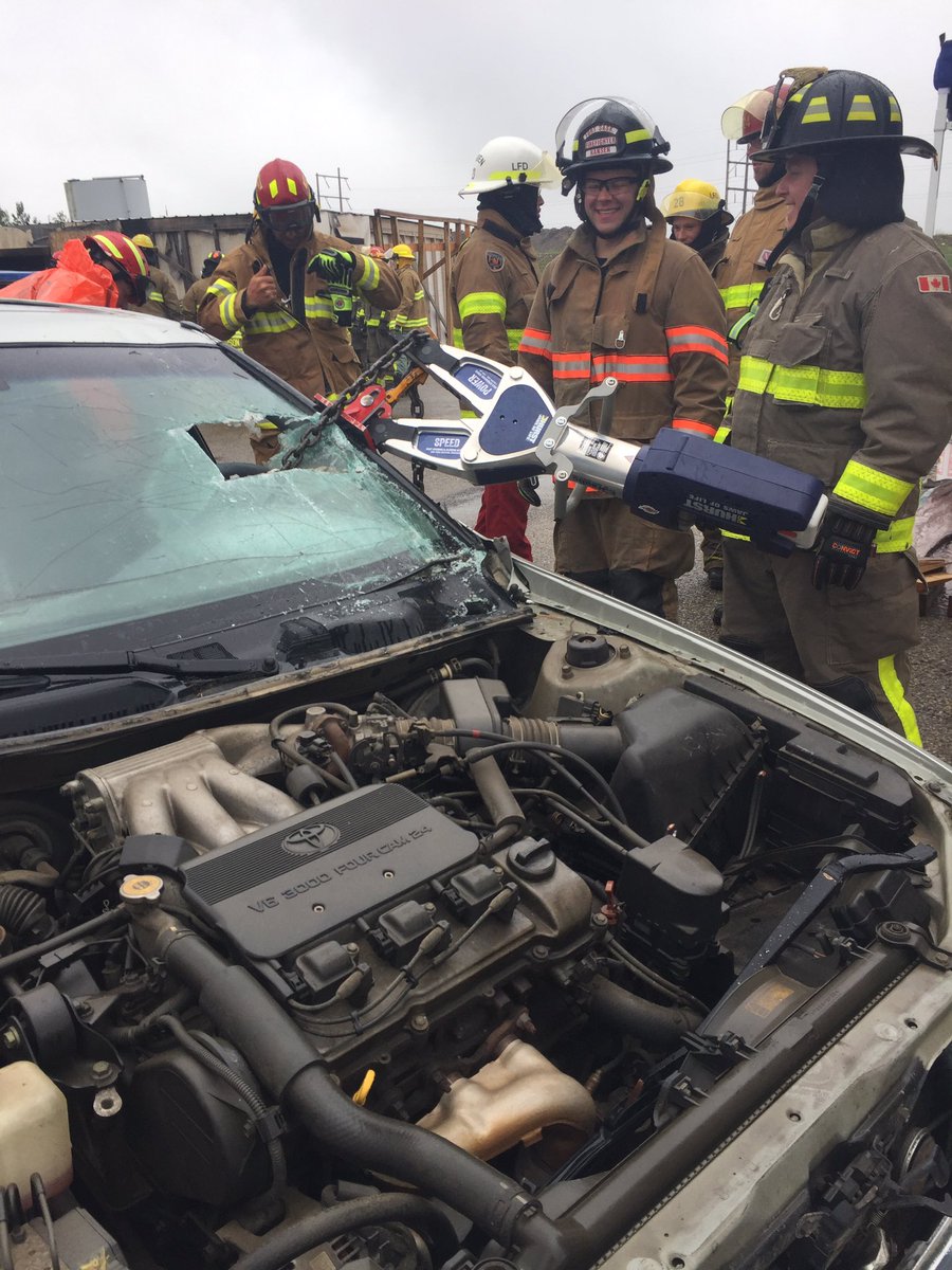 bheesing's tweet image. #FortSaskFd members at #HurstHOTS hosted by Rocky Mountain Phoenix. Thanks to @firedog7 for leadership and expertise in #vehicleextrication
