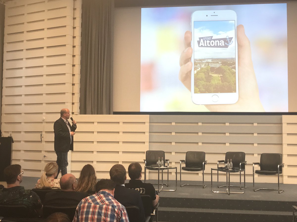 hkhamburg's tweet photo. Hamburger #Handelsforum: Online stärkt Offline 
https://t.co/AO49lngCkw #Handel #ecommerce https://t.co/uiq7q014mC