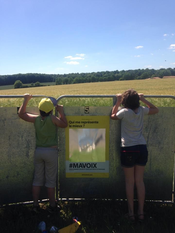 MAVOIX2017's tweet photo. Aux législatives, 13 000 femmes et hommes ont dit qu'ils étaient prêts à décider directement des lois avec #MAVOIX
https://t.co/nLhwzxAg4L https://t.co/W0M27rJNti