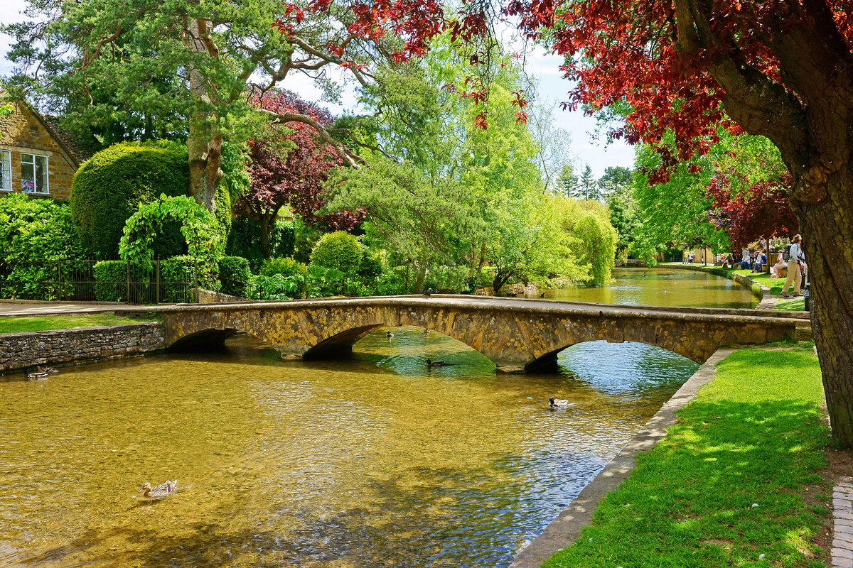 #DidYouKnow: #BourtonOnTheWater​ is often referred to as the 'Venice of the #Cotswolds'. Have you been before?: bit.ly/CTCotswoldOxfo…
