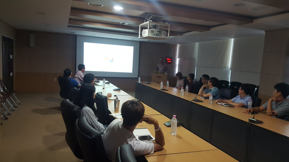 taihun_kim's tweet image. David Baker gave a talk (reefs of future, present) in Jeju International Marine Science Center, KIOST @thedmbaker  @SWIMSHKU  #JEJU #KIOST