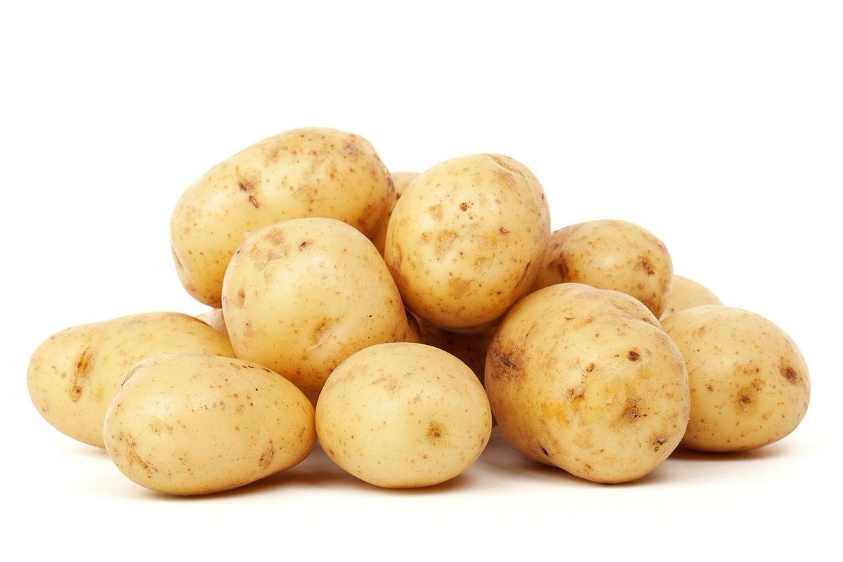 VitakFarm's tweet photo. A variety of #potatoes #Mondials #Sifra #UPD, BP1 good for #fries and #mash available in 10kg pockets + lots of fresh #organic products DM https://t.co/IDHGPYfxpy