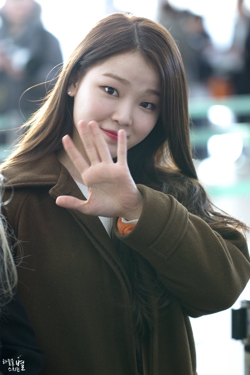 nightstar0728's tweet photo. 나의 잘못이었고
너의 미소는 내 어리석음을 깨우치는 그런 것이었지
모든 삶이 그렇듯
우리는 우리 앞에 서있는 사람이 바뀌는 삶은 산다.
너희는 이런 점이 더 심하겠지
그래도 보이지 않는 곳에서도
나는 항상 널 응원하고 있다는 것은 
변함없어. 
정말. https://t.co/etutmlynPY