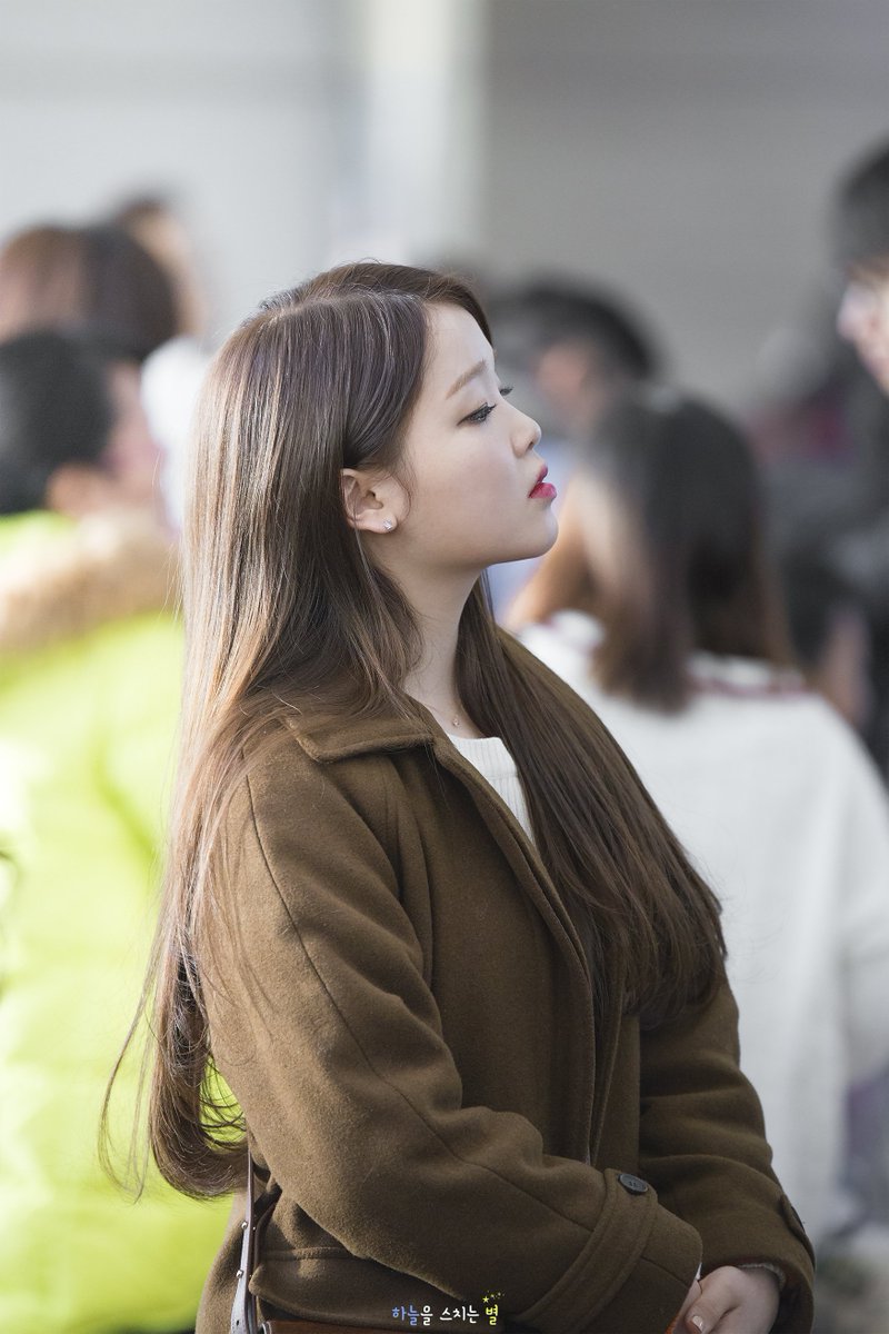 nightstar0728's tweet photo. 나의 잘못이었고
너의 미소는 내 어리석음을 깨우치는 그런 것이었지
모든 삶이 그렇듯
우리는 우리 앞에 서있는 사람이 바뀌는 삶은 산다.
너희는 이런 점이 더 심하겠지
그래도 보이지 않는 곳에서도
나는 항상 널 응원하고 있다는 것은 
변함없어. 
정말. https://t.co/etutmlynPY