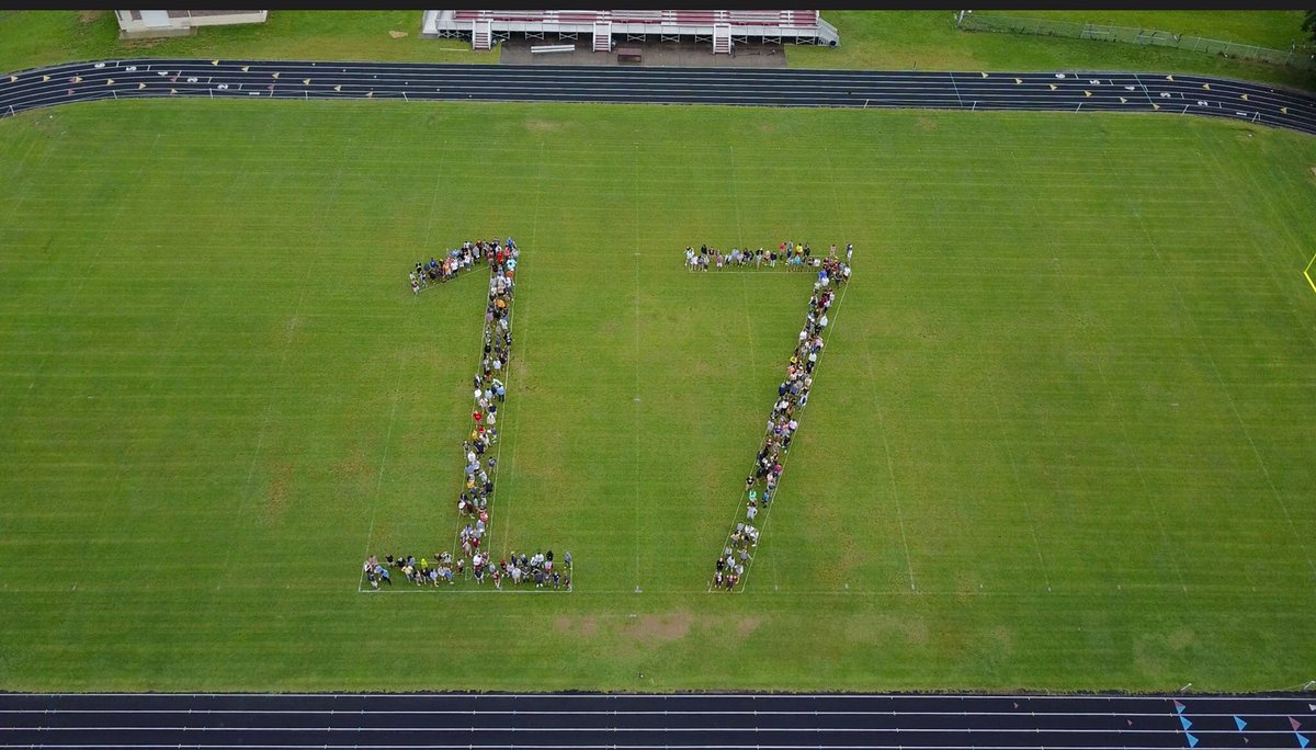FhsPg's tweet photo. A final goodbye from the @wcsFHS Class of 2017 (📸 credit: @cadenr_w ) https://t.co/W1mVn6zMRD