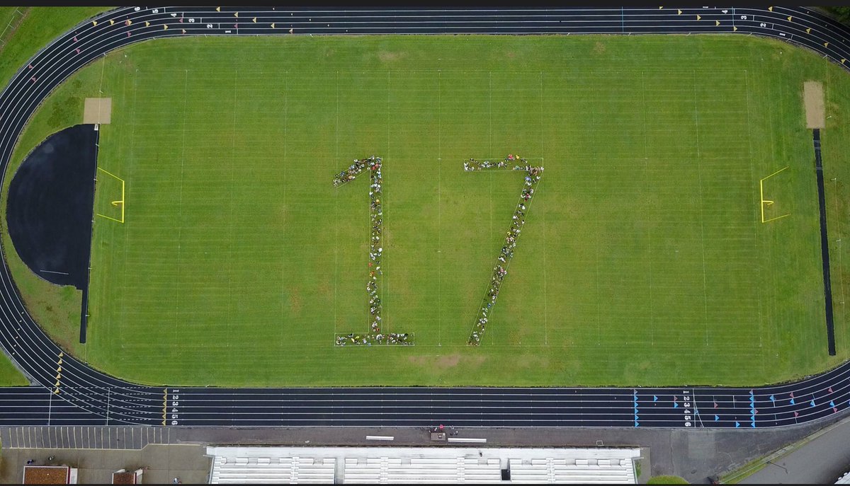 FhsPg's tweet photo. A final goodbye from the @wcsFHS Class of 2017 (📸 credit: @cadenr_w ) https://t.co/W1mVn6zMRD