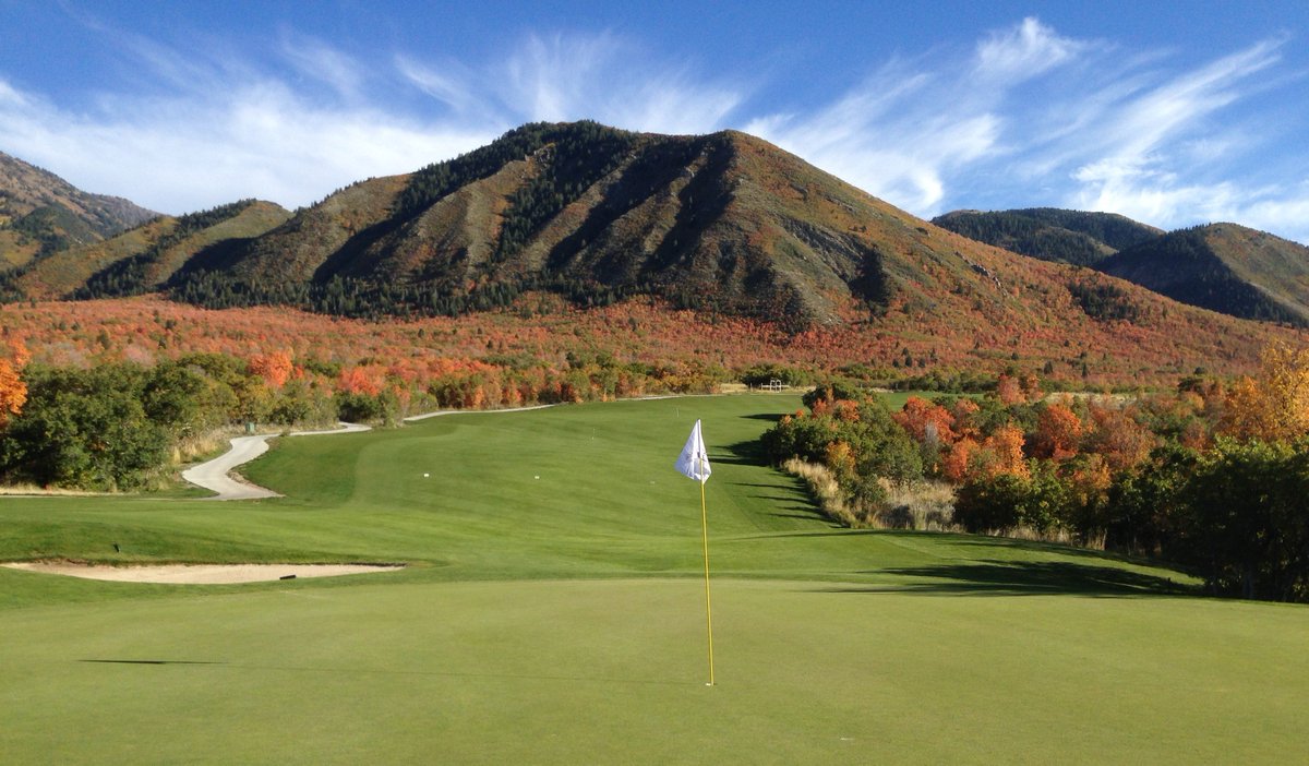 GladstanGC's tweet photo. Play later in the day and save. Play 9 holes for $15 and 18 holes for $30 Monday-Sunday after 2pm. #twilightrates #paysongolf https://t.co/GdU3XiwFQI