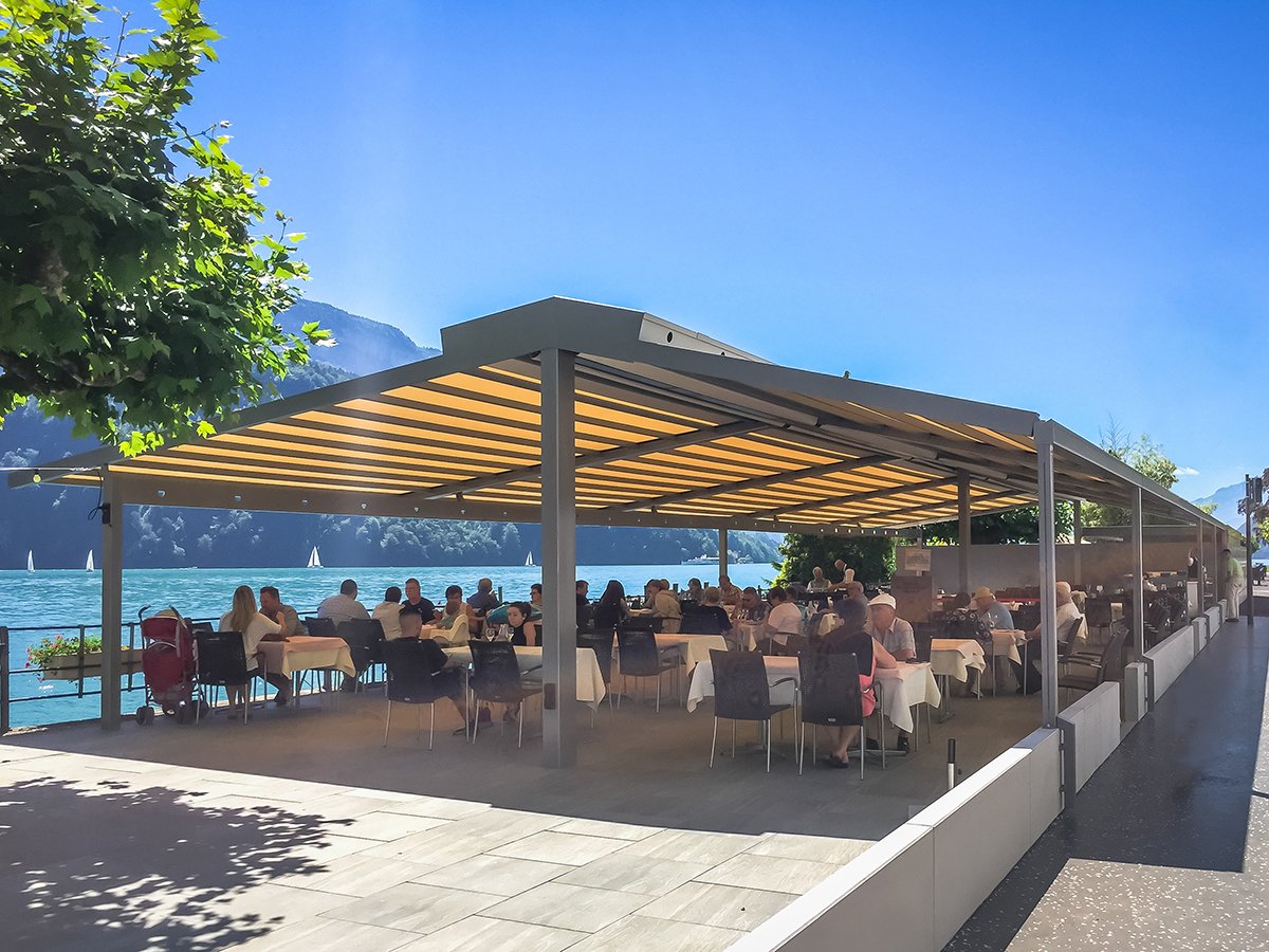 StobagBeNeLux's tweet image. By coupling multiple STOBAG Pergola RIVERA P5000 modules, #waldstaetterhof in Brunnen (CH) can offer a shady spot with an elegant design.