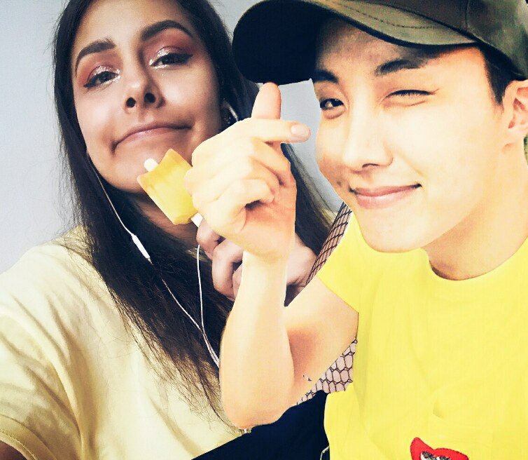 moodzwings__'s tweet photo. @BTS_twt
"You're the smile to my face and the beat to my heart"
#ARMYSelcaDay #JHope #JungHoseok #Hobi #BTS #μ νΈμ #μ μ΄ν #λ°©νμλ
λ¨ #NazHope https://t.co/liarto9wu4