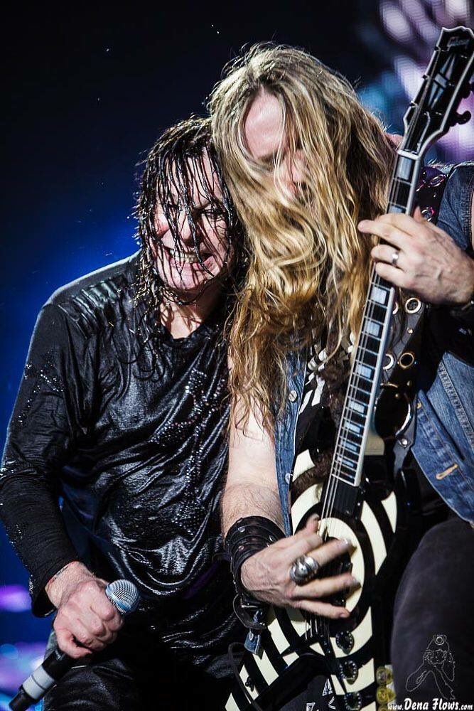 OzzyOsbourne's tweet photo. with @ZakkWyldeBLS https://t.co/vQ0iYjlXEy