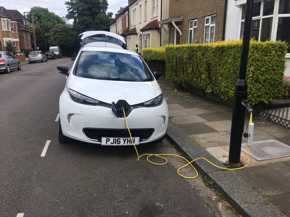 This lamppost charging thing is really catching on. <a href="/ubitricity/">ubitricity</a>