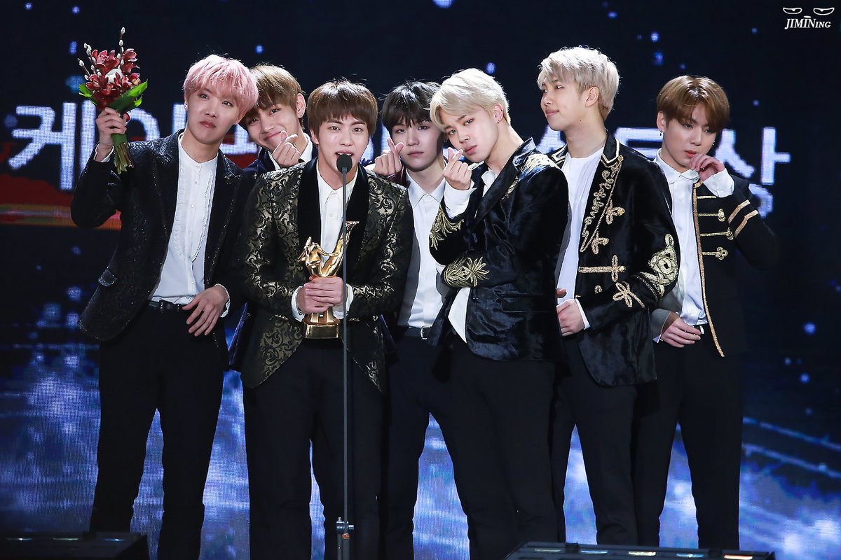Bts группа корейская. Фото группы бтс. Выступление бтс на грэмми 2022. Фото группы бтс. Группа бтс грэмми 2020.
