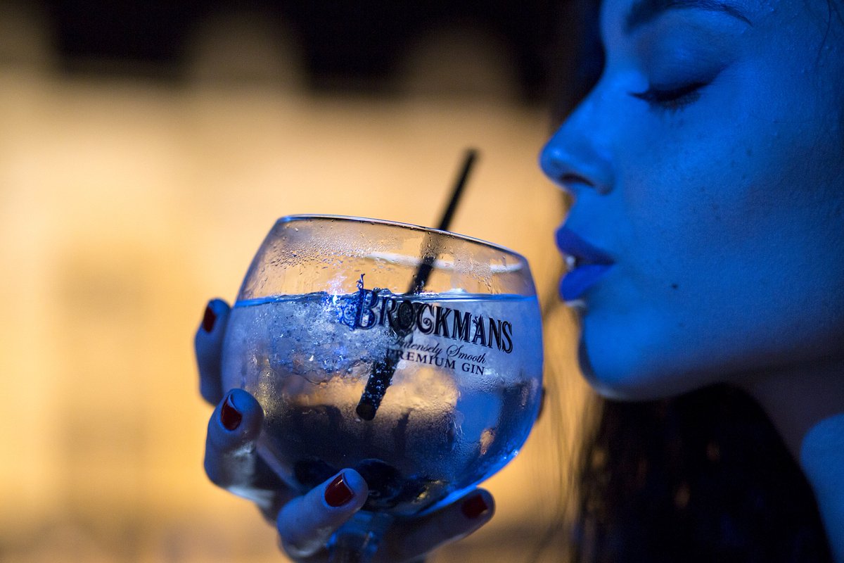 BrockmansGin_es's tweet photo. ¿Cómo te tomas tu #gintonic?
RT = Sin pajita / Me gusta = Con pajita https://t.co/2r0jadVajv