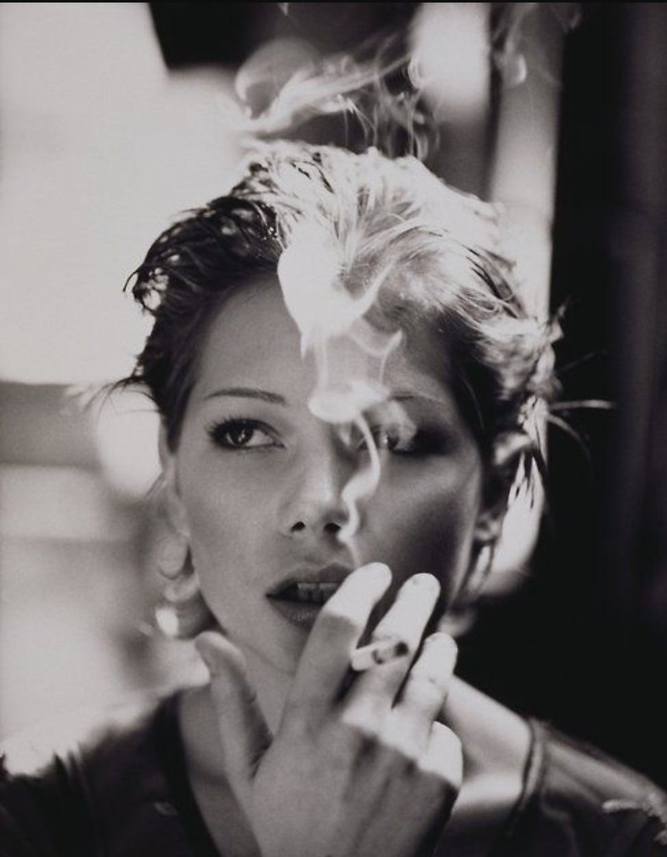 sexysmokers's tweet photo. #sexysmokers #sosexy #sexylook #smoke #smoking #cigarettes #sosexy #girlswhosmoke smokingbabes #soshot https://t.co/CiHOqfzMOl