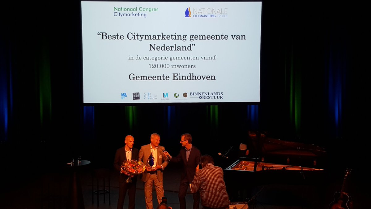 citynavigator's tweet photo. #NCC17 Citymarketing trofee @eindhoven365 Gefeliciteerd @navelpluis #PeterKentie https://t.co/GYqjYTwXLd