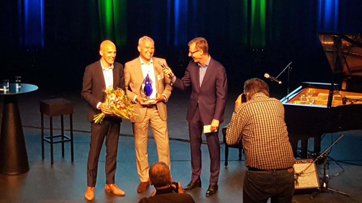 citynavigator's tweet photo. #NCC17 Citymarketing trofee @eindhoven365 Gefeliciteerd @navelpluis #PeterKentie https://t.co/GYqjYTwXLd