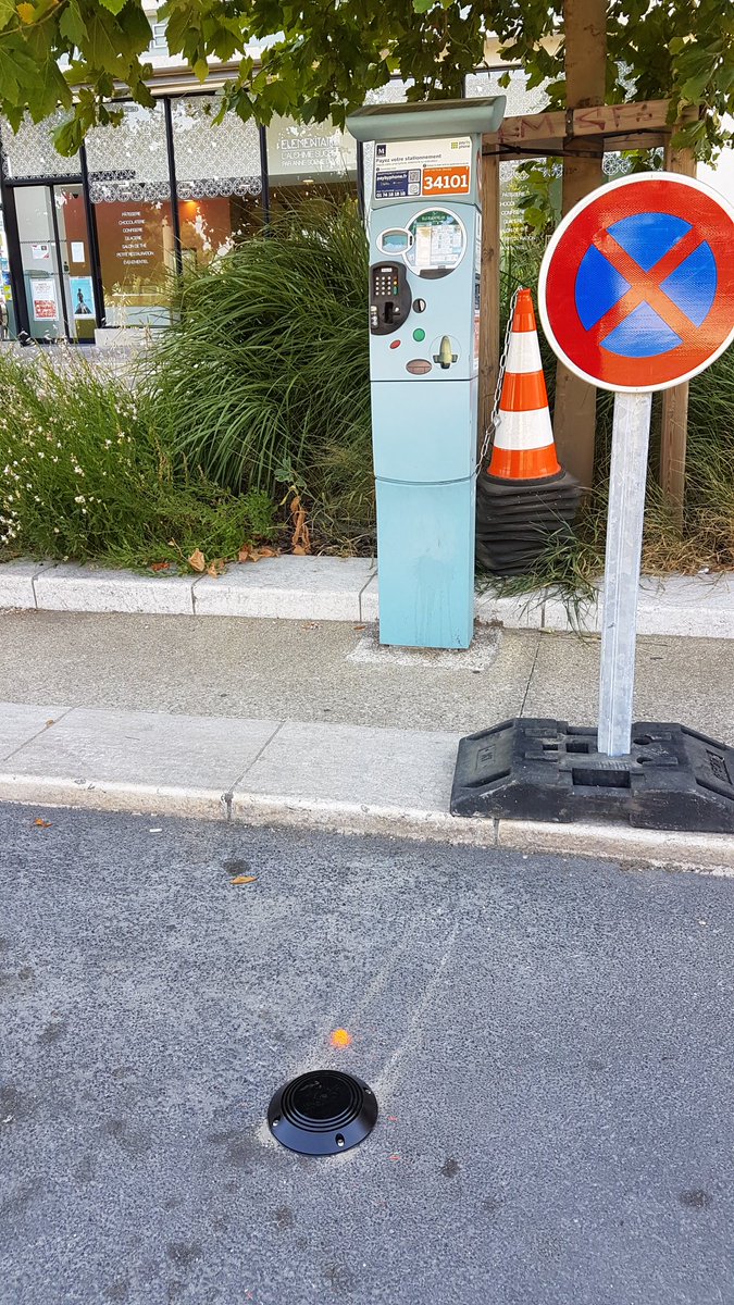 SynoxLive's tweet photo. #SmartCity🌁Les places de parking connectées sont en cours de déploiement sur @Montpellier3m 🚧Votre stationnement va devenir intelligent🚗 https://t.co/HHnzsjVLeV