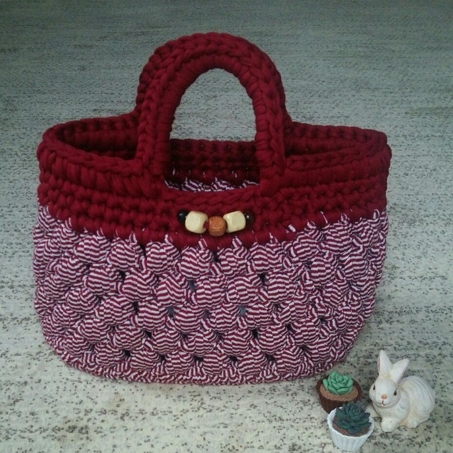 choko51999192's tweet photo. 先程のバックに入るもの、大きさ！
#ハンドメイド #ズパゲッティバック #ズパゲッティ #フックドゥズパゲッティ https://t.co/qqbeybqFni